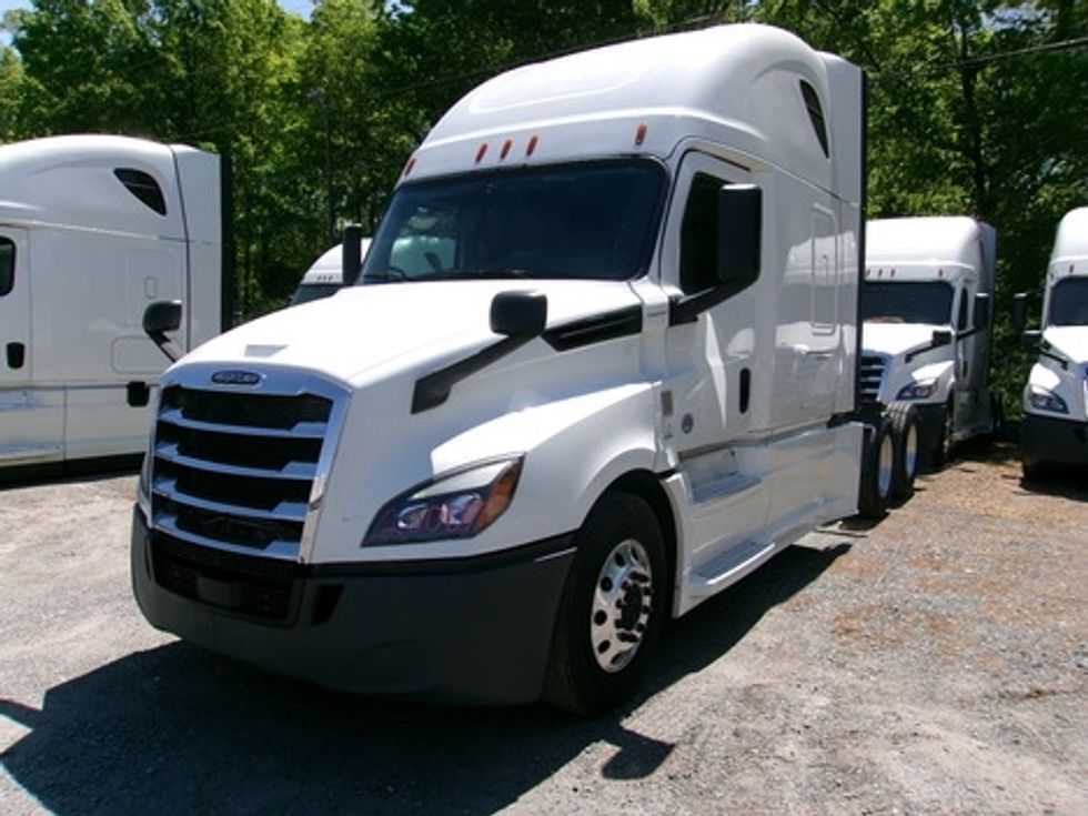 Sleeper Tractor-Heavy Duty Tractors-Freightliner-2020-T12664ST-Charlotte-NC-521,750\n\t\tmiles-$ 59,250 - Image 1