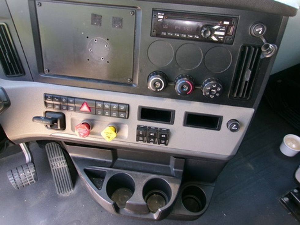 Sleeper Tractor-Heavy Duty Tractors-Freightliner-2020-T12664ST-Charlotte-NC-521,750\n\t\tmiles-$ 59,250 - Image 11