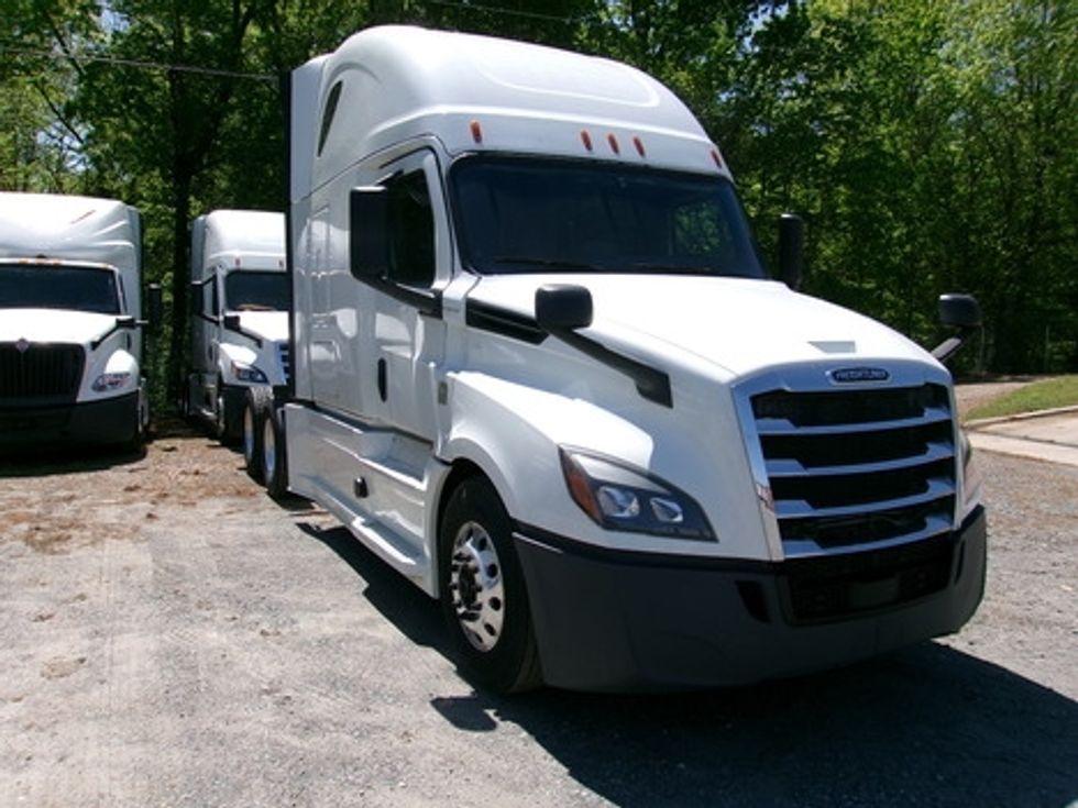 Sleeper Tractor-Heavy Duty Tractors-Freightliner-2020-T12664ST-Charlotte-NC-521,750\n\t\tmiles-$ 59,250 - Image 2