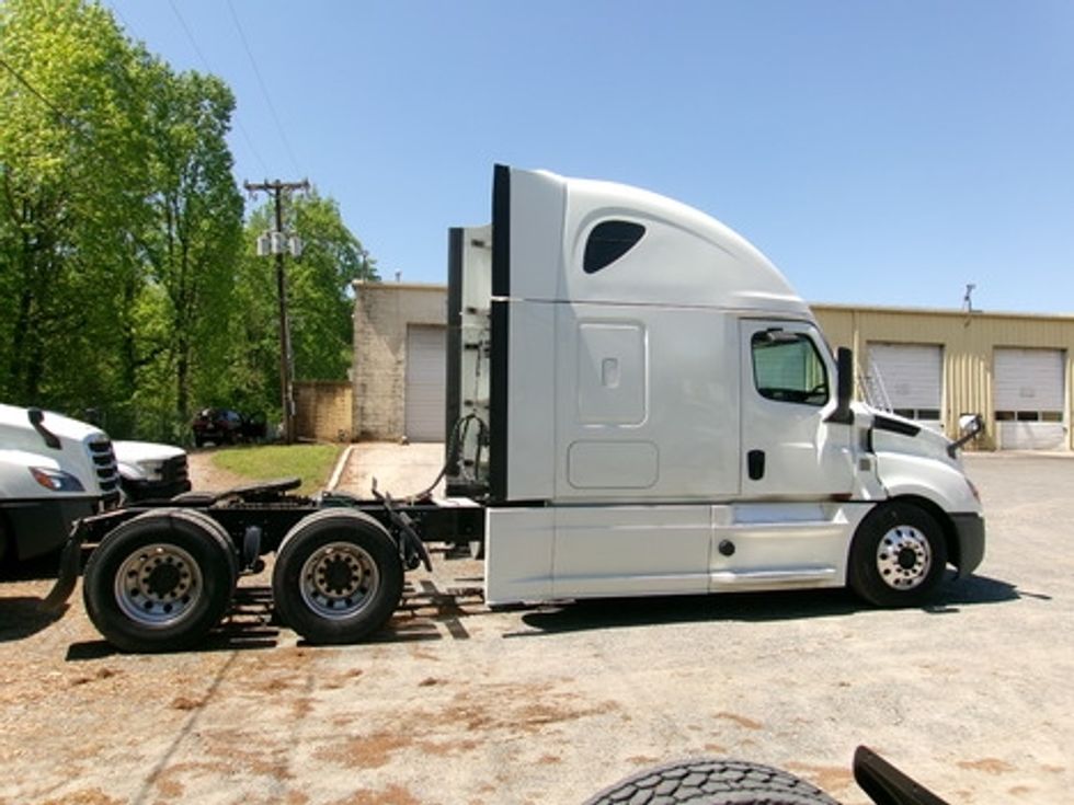 Sleeper Tractor-Heavy Duty Tractors-Freightliner-2020-T12664ST-Charlotte-NC-521,750\n\t\tmiles-$ 59,250 - Image 3