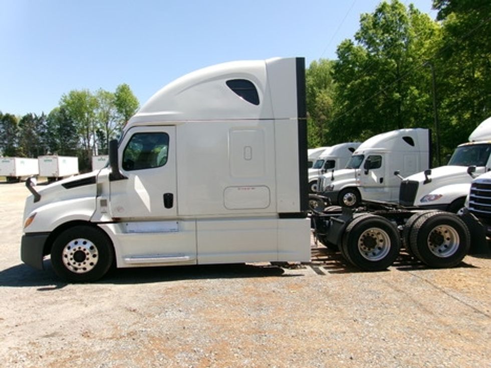 Sleeper Tractor-Heavy Duty Tractors-Freightliner-2020-T12664ST-Charlotte-NC-521,750\n\t\tmiles-$ 59,250 - Image 5