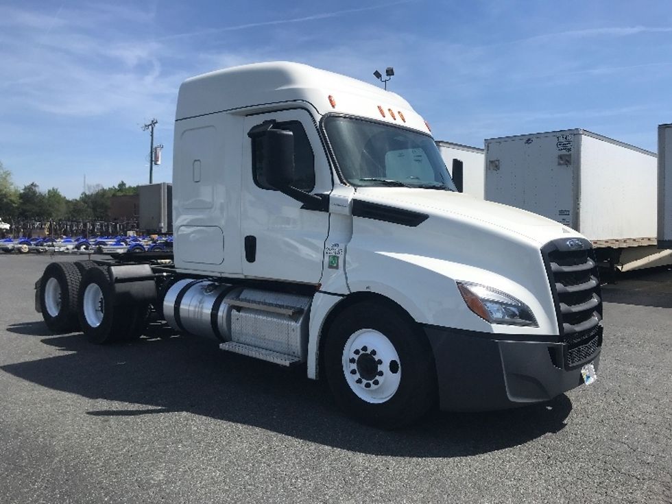 Sleeper Tractor-Heavy Duty Tractors-Freightliner-2020-T12664ST-Charlotte-NC-533,330\n\t\tmiles-$ 50,250 - Image 1