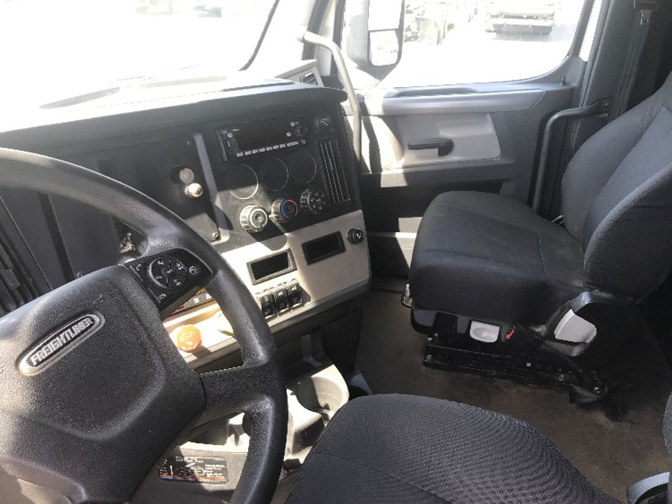 Sleeper Tractor-Heavy Duty Tractors-Freightliner-2020-T12664ST-Charlotte-NC-533,330\n\t\tmiles-$ 50,250 - Image 10