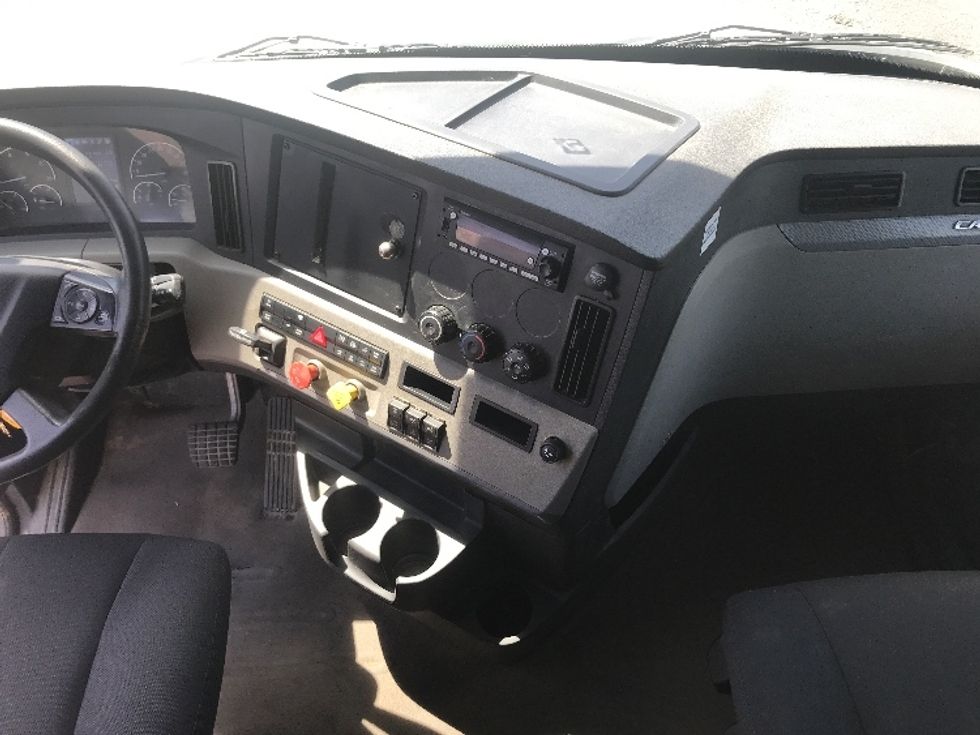 Sleeper Tractor-Heavy Duty Tractors-Freightliner-2020-T12664ST-Charlotte-NC-533,330\n\t\tmiles-$ 50,250 - Image 12