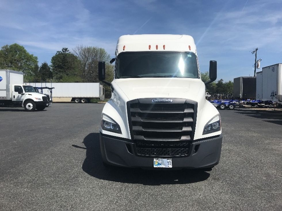 Sleeper Tractor-Heavy Duty Tractors-Freightliner-2020-T12664ST-Charlotte-NC-533,330\n\t\tmiles-$ 50,250 - Image 2