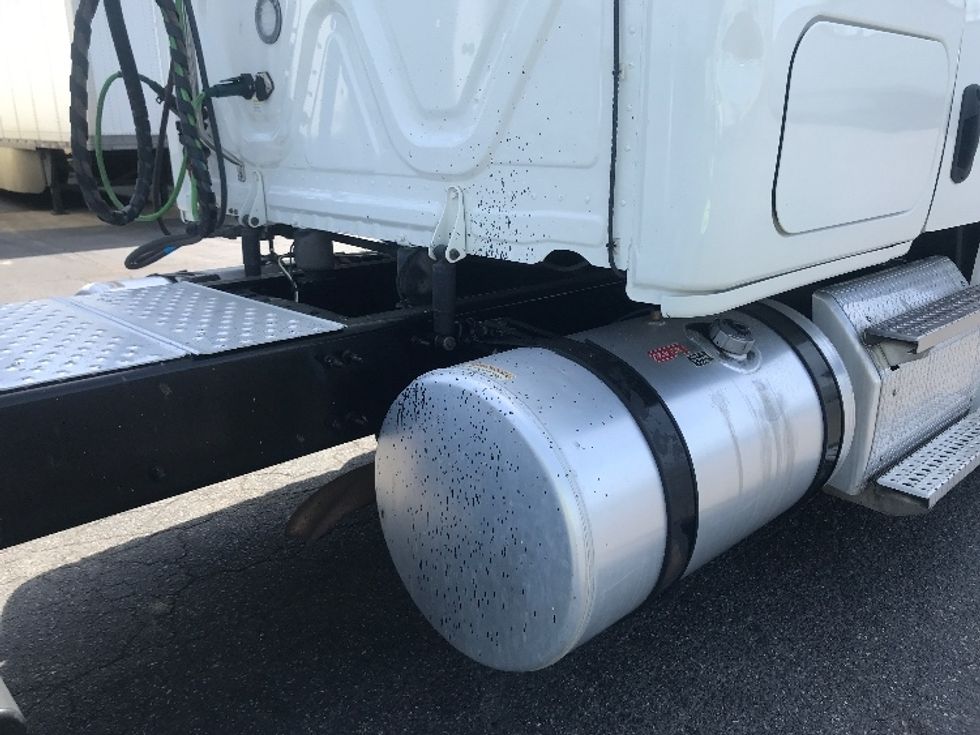 Sleeper Tractor-Heavy Duty Tractors-Freightliner-2020-T12664ST-Charlotte-NC-533,330\n\t\tmiles-$ 50,250 - Image 20