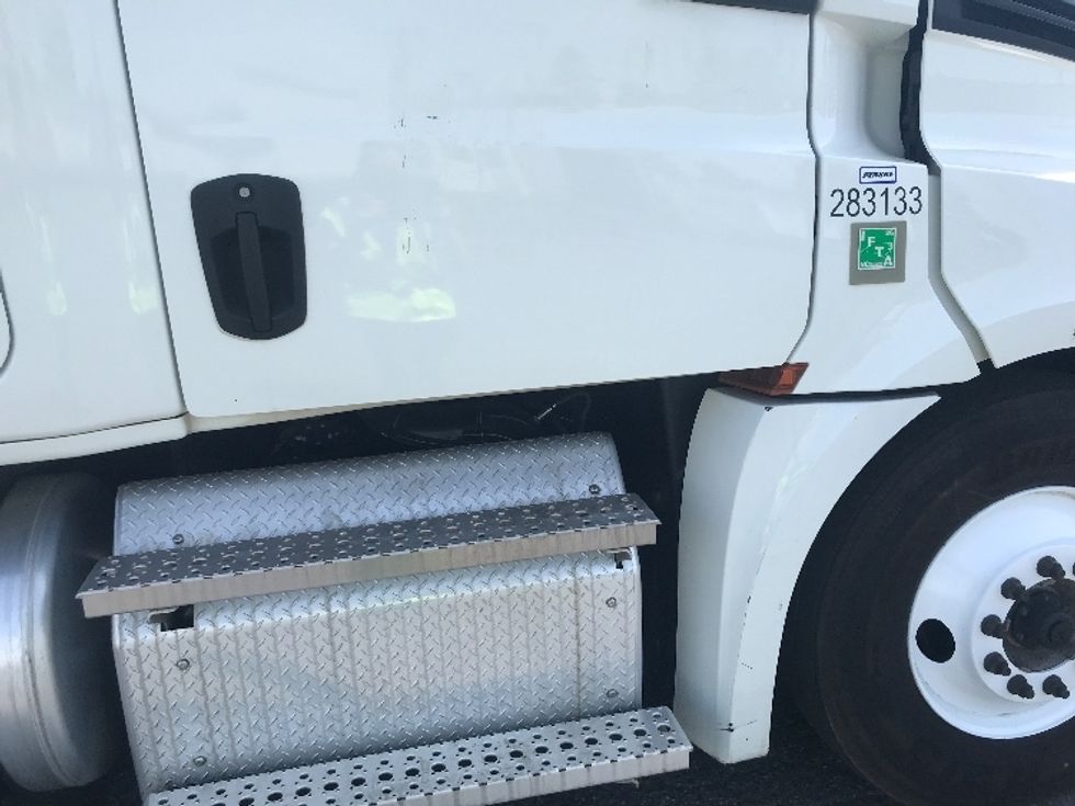 Sleeper Tractor-Heavy Duty Tractors-Freightliner-2020-T12664ST-Charlotte-NC-533,330\n\t\tmiles-$ 50,250 - Image 21