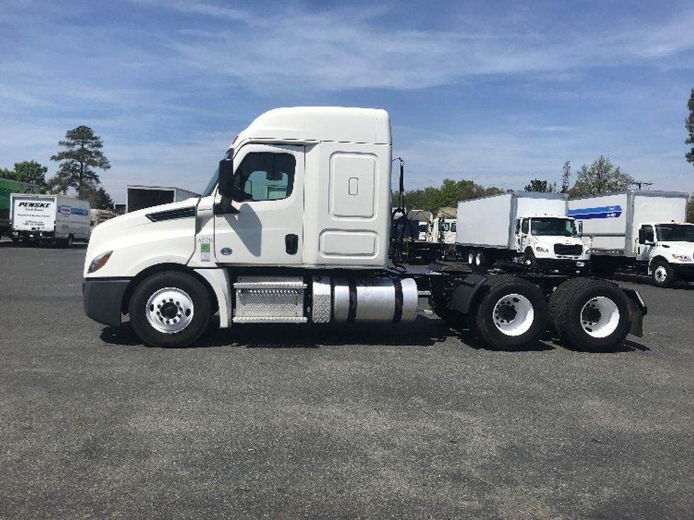 Sleeper Tractor-Heavy Duty Tractors-Freightliner-2020-T12664ST-Charlotte-NC-533,330\n\t\tmiles-$ 50,250 - Image 4
