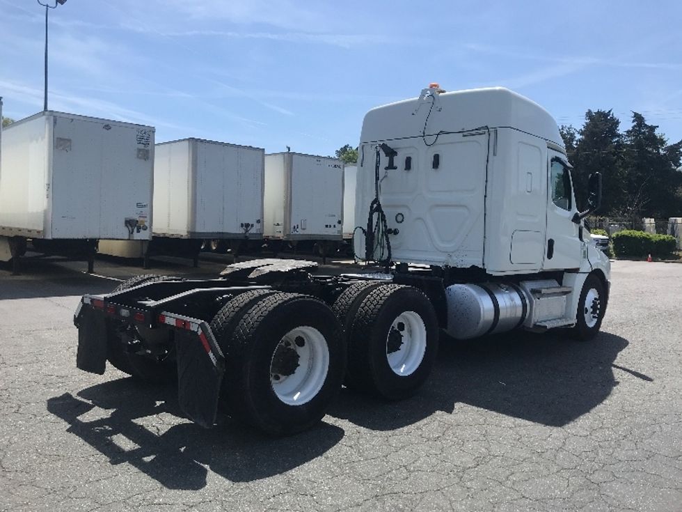 Sleeper Tractor-Heavy Duty Tractors-Freightliner-2020-T12664ST-Charlotte-NC-533,330\n\t\tmiles-$ 50,250 - Image 7