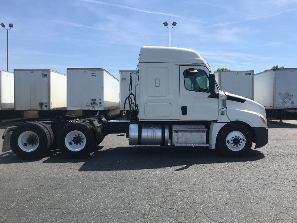 Sleeper Tractor-Heavy Duty Tractors-Freightliner-2020-T12664ST-Charlotte-NC-533,330\n\t\tmiles-$ 50,250 - Image 8
