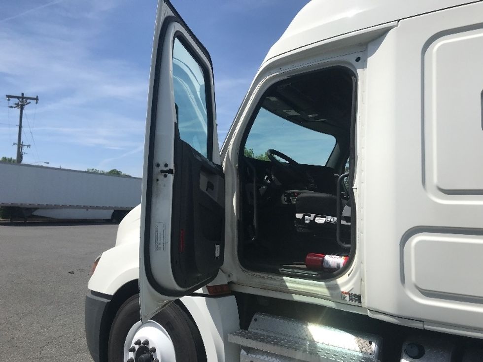 Sleeper Tractor-Heavy Duty Tractors-Freightliner-2020-T12664ST-Charlotte-NC-533,330\n\t\tmiles-$ 50,250 - Image 9