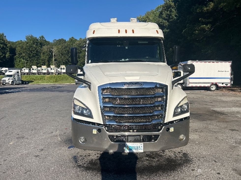 Sleeper Tractor-Heavy Duty Tractors-Freightliner-2020-T12664ST-Chattanooga-TN-318,306\n\t\tmiles-$ 76,500 - Image 2