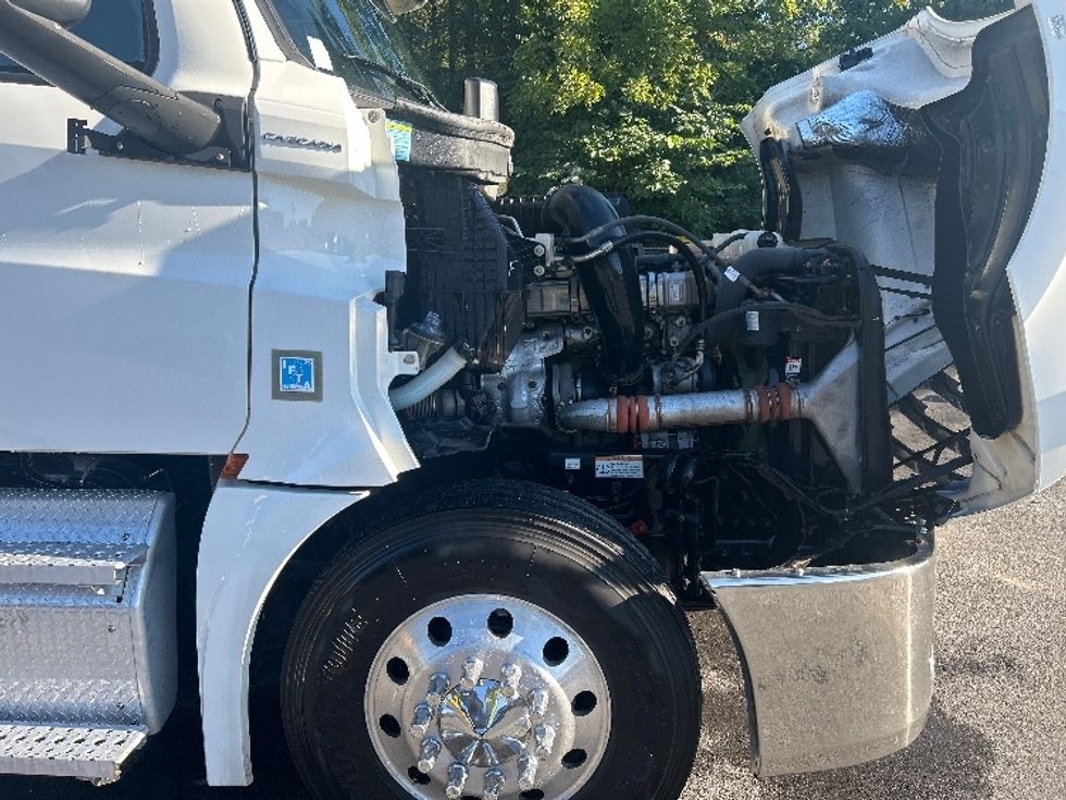 Sleeper Tractor-Heavy Duty Tractors-Freightliner-2020-T12664ST-Chattanooga-TN-318,306\n\t\tmiles-$ 76,500 - Image 20