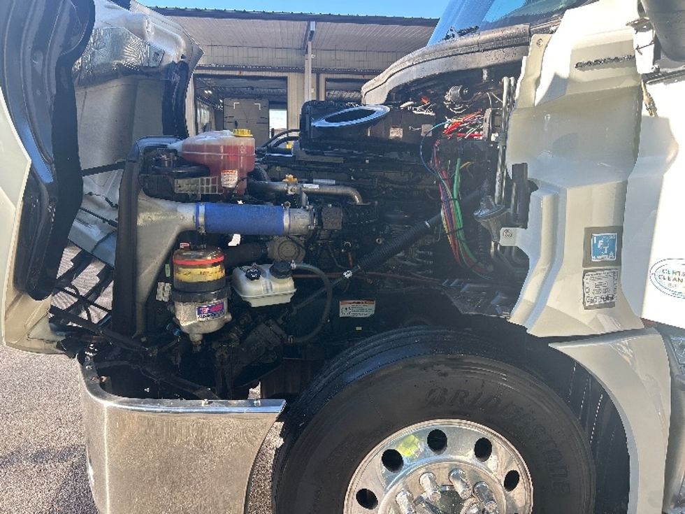 Sleeper Tractor-Heavy Duty Tractors-Freightliner-2020-T12664ST-Chattanooga-TN-318,306\n\t\tmiles-$ 76,500 - Image 21
