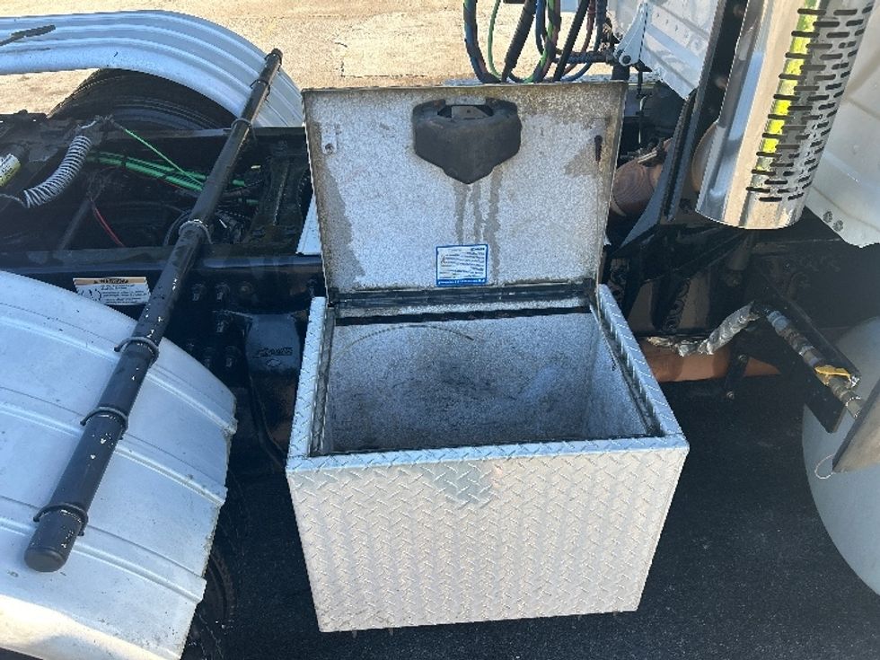 Sleeper Tractor-Heavy Duty Tractors-Freightliner-2020-T12664ST-Chattanooga-TN-318,306\n\t\tmiles-$ 76,500 - Image 23