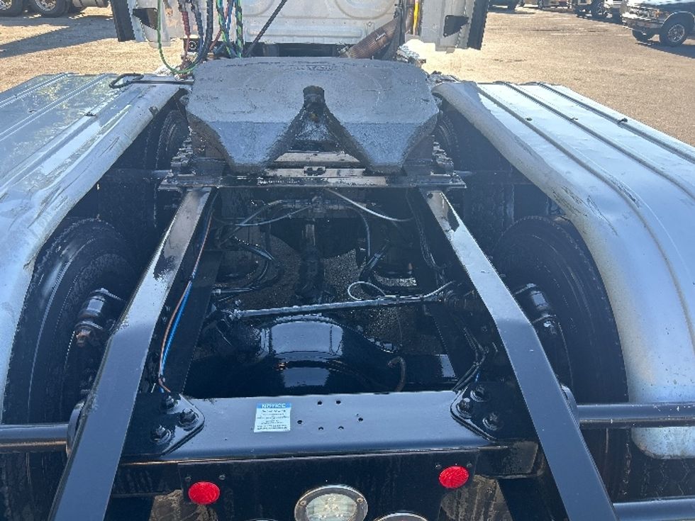 Sleeper Tractor-Heavy Duty Tractors-Freightliner-2020-T12664ST-Chattanooga-TN-318,306\n\t\tmiles-$ 76,500 - Image 6