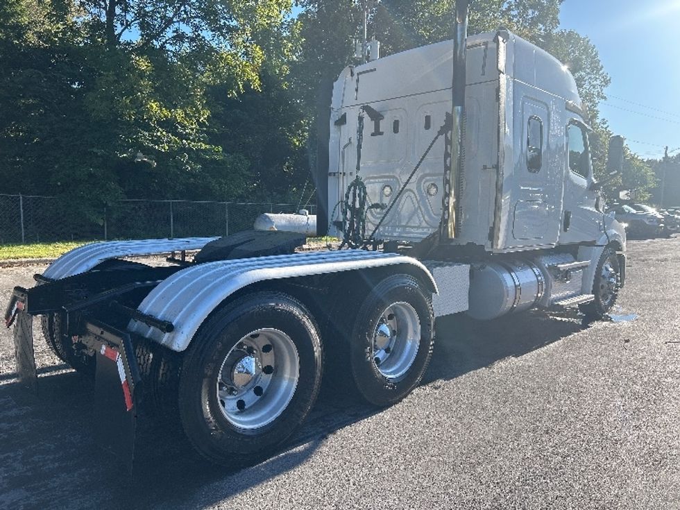 Sleeper Tractor-Heavy Duty Tractors-Freightliner-2020-T12664ST-Chattanooga-TN-318,306\n\t\tmiles-$ 76,500 - Image 7