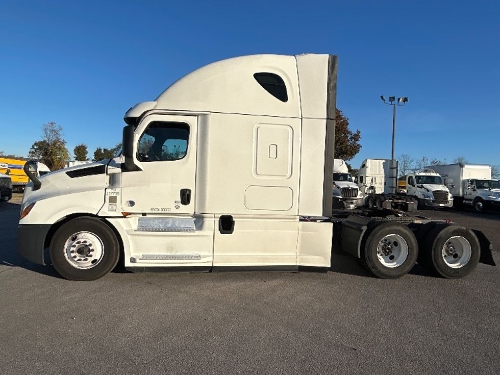 Sleeper Tractor-Heavy Duty Tractors-Freightliner-2020-T12664ST-Chattanooga-TN-359,258\n\t\tmiles-$ 71,750 - Image 4