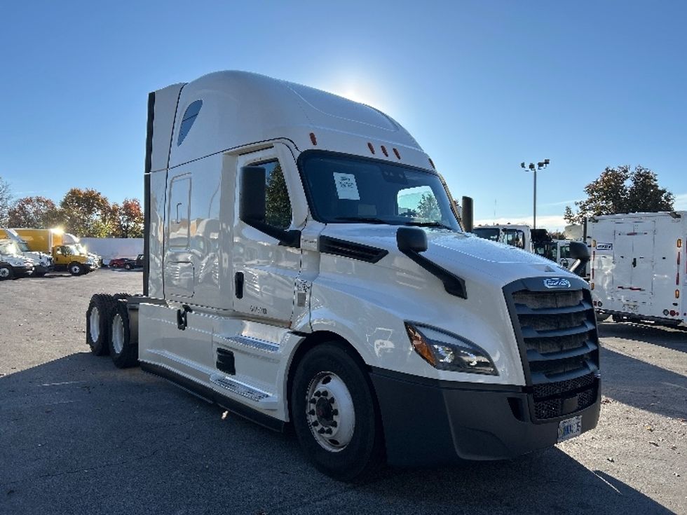 Sleeper Tractor-Heavy Duty Tractors-Freightliner-2020-T12664ST-Chattanooga-TN-405,976\n\t\tmiles-$ 68,250 - Image 1