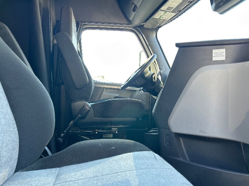 Sleeper Tractor-Heavy Duty Tractors-Freightliner-2020-T12664ST-Chattanooga-TN-405,976\n\t\tmiles-$ 68,250 - Image 15