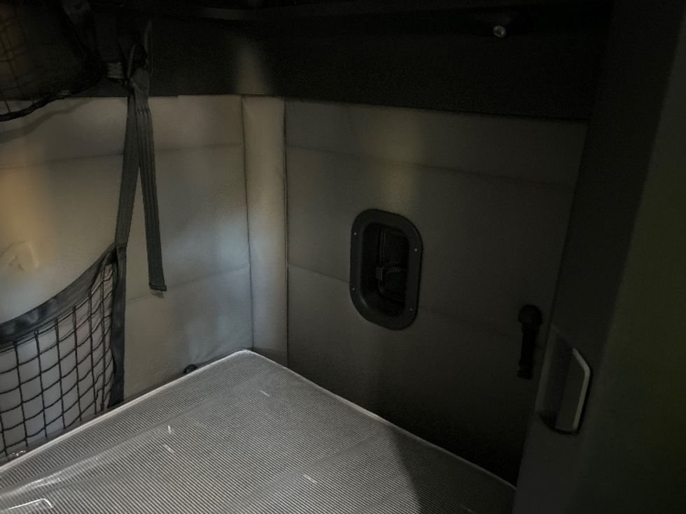 Sleeper Tractor-Heavy Duty Tractors-Freightliner-2020-T12664ST-Chattanooga-TN-405,976\n\t\tmiles-$ 68,250 - Image 16