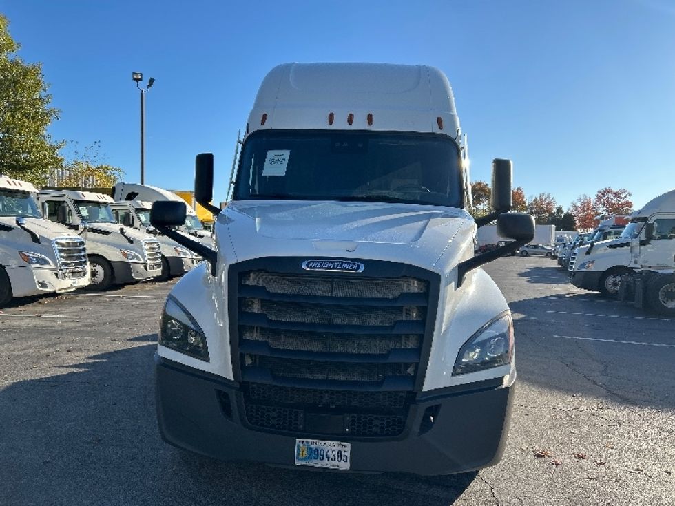 Sleeper Tractor-Heavy Duty Tractors-Freightliner-2020-T12664ST-Chattanooga-TN-405,976\n\t\tmiles-$ 68,250 - Image 2