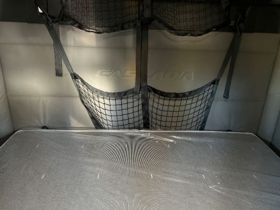 Sleeper Tractor-Heavy Duty Tractors-Freightliner-2020-T12664ST-Chattanooga-TN-405,976\n\t\tmiles-$ 68,250 - Image 21