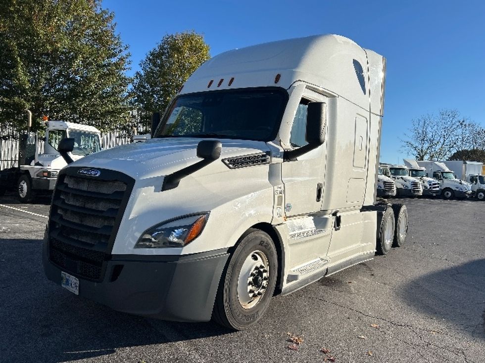 Sleeper Tractor-Heavy Duty Tractors-Freightliner-2020-T12664ST-Chattanooga-TN-405,976\n\t\tmiles-$ 68,250 - Image 3