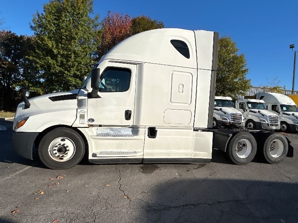 Sleeper Tractor-Heavy Duty Tractors-Freightliner-2020-T12664ST-Chattanooga-TN-405,976\n\t\tmiles-$ 68,250 - Image 4