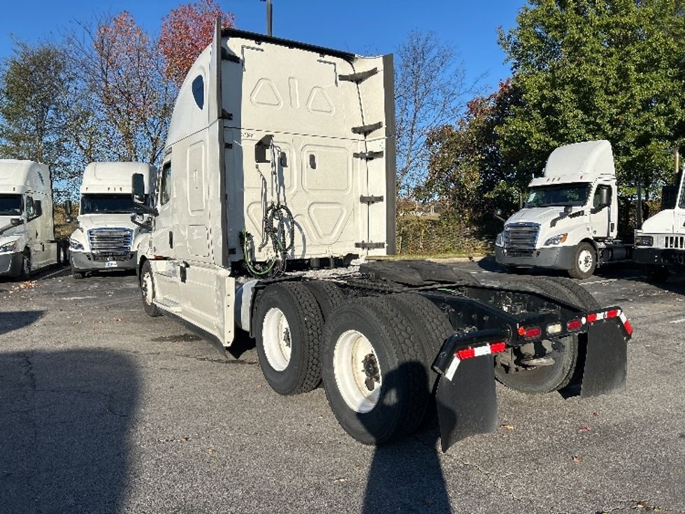 Sleeper Tractor-Heavy Duty Tractors-Freightliner-2020-T12664ST-Chattanooga-TN-405,976\n\t\tmiles-$ 68,250 - Image 5