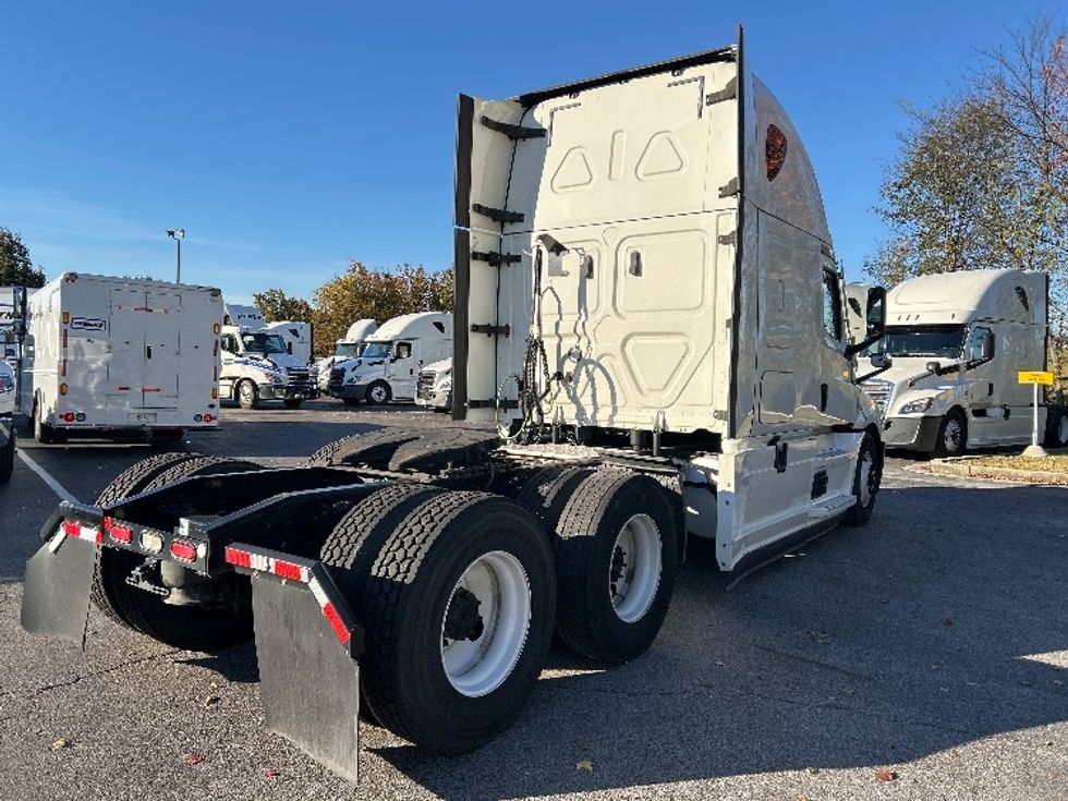Sleeper Tractor-Heavy Duty Tractors-Freightliner-2020-T12664ST-Chattanooga-TN-405,976\n\t\tmiles-$ 68,250 - Image 7
