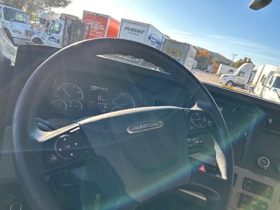 Sleeper Tractor-Heavy Duty Tractors-Freightliner-2020-T12664ST-Chattanooga-TN-423,395\n\t\tmiles-$ 68,500 - Image 11