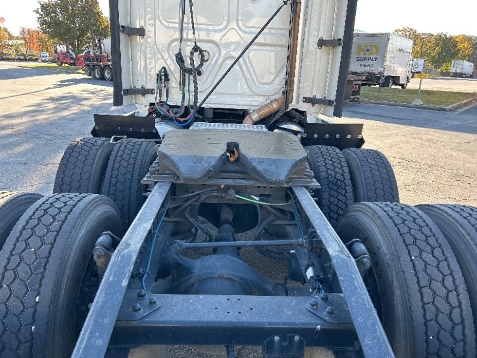 Sleeper Tractor-Heavy Duty Tractors-Freightliner-2020-T12664ST-Chattanooga-TN-423,395\n\t\tmiles-$ 68,500 - Image 6
