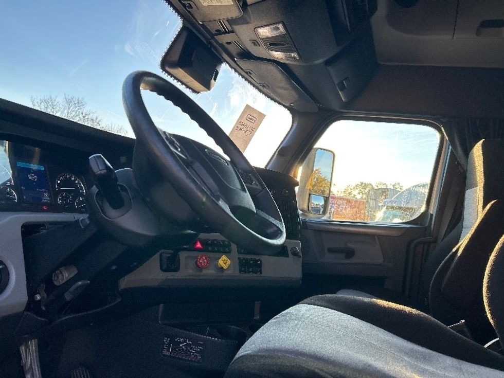 Sleeper Tractor-Heavy Duty Tractors-Freightliner-2020-T12664ST-Chattanooga-TN-465,498\n\t\tmiles-$ 65,250 - Image 10