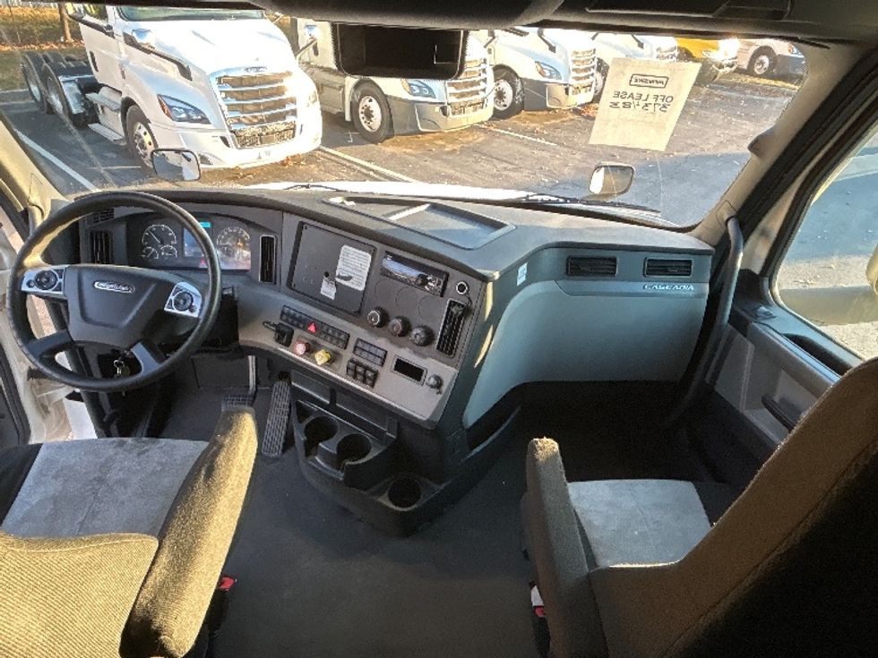 Sleeper Tractor-Heavy Duty Tractors-Freightliner-2020-T12664ST-Chattanooga-TN-465,498\n\t\tmiles-$ 65,250 - Image 12