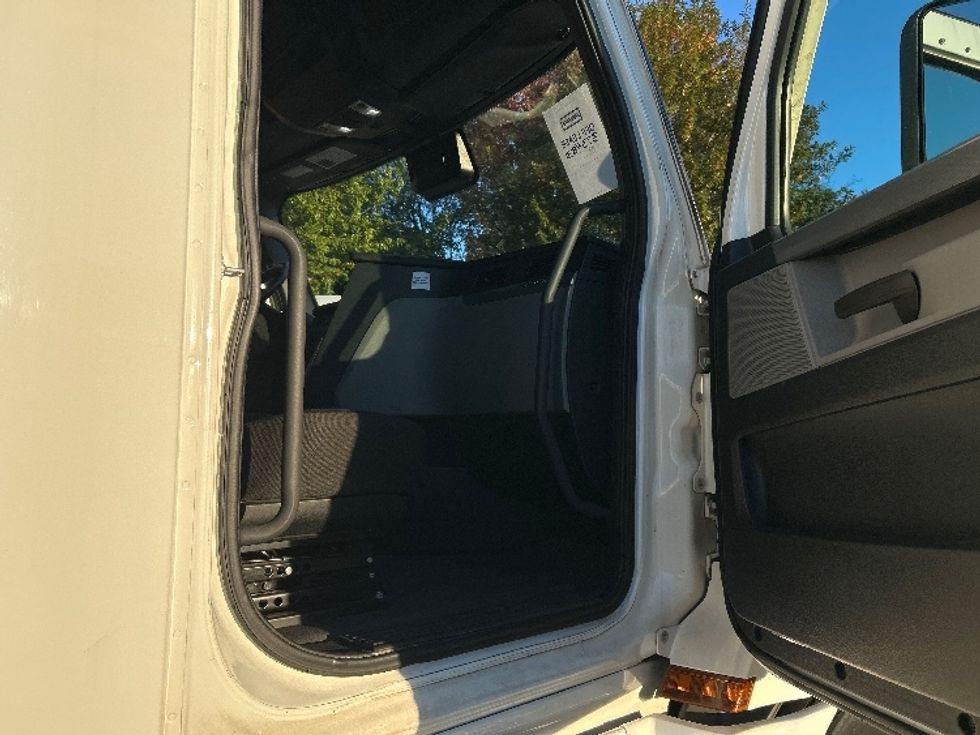 Sleeper Tractor-Heavy Duty Tractors-Freightliner-2020-T12664ST-Chattanooga-TN-465,498\n\t\tmiles-$ 65,250 - Image 13