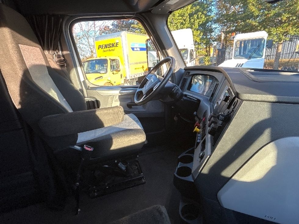 Sleeper Tractor-Heavy Duty Tractors-Freightliner-2020-T12664ST-Chattanooga-TN-465,498\n\t\tmiles-$ 65,250 - Image 15