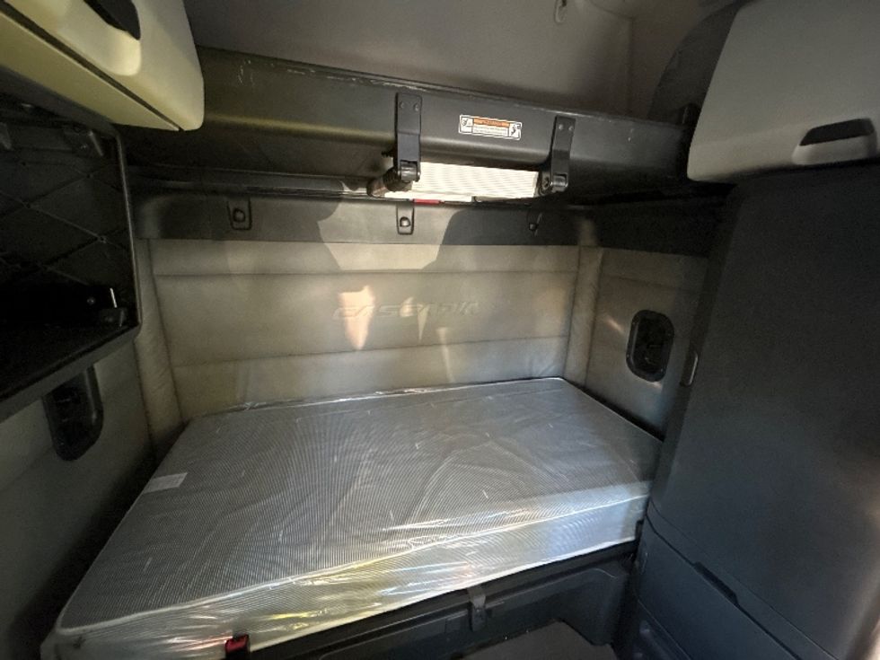 Sleeper Tractor-Heavy Duty Tractors-Freightliner-2020-T12664ST-Chattanooga-TN-465,498\n\t\tmiles-$ 65,250 - Image 16