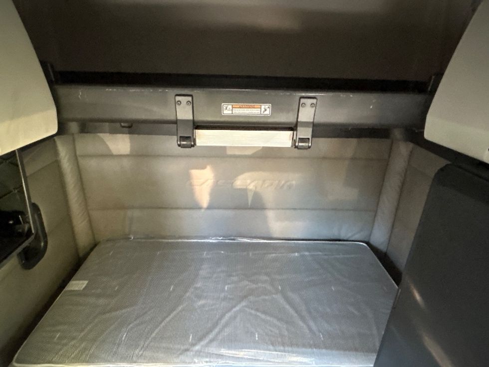 Sleeper Tractor-Heavy Duty Tractors-Freightliner-2020-T12664ST-Chattanooga-TN-465,498\n\t\tmiles-$ 65,250 - Image 17