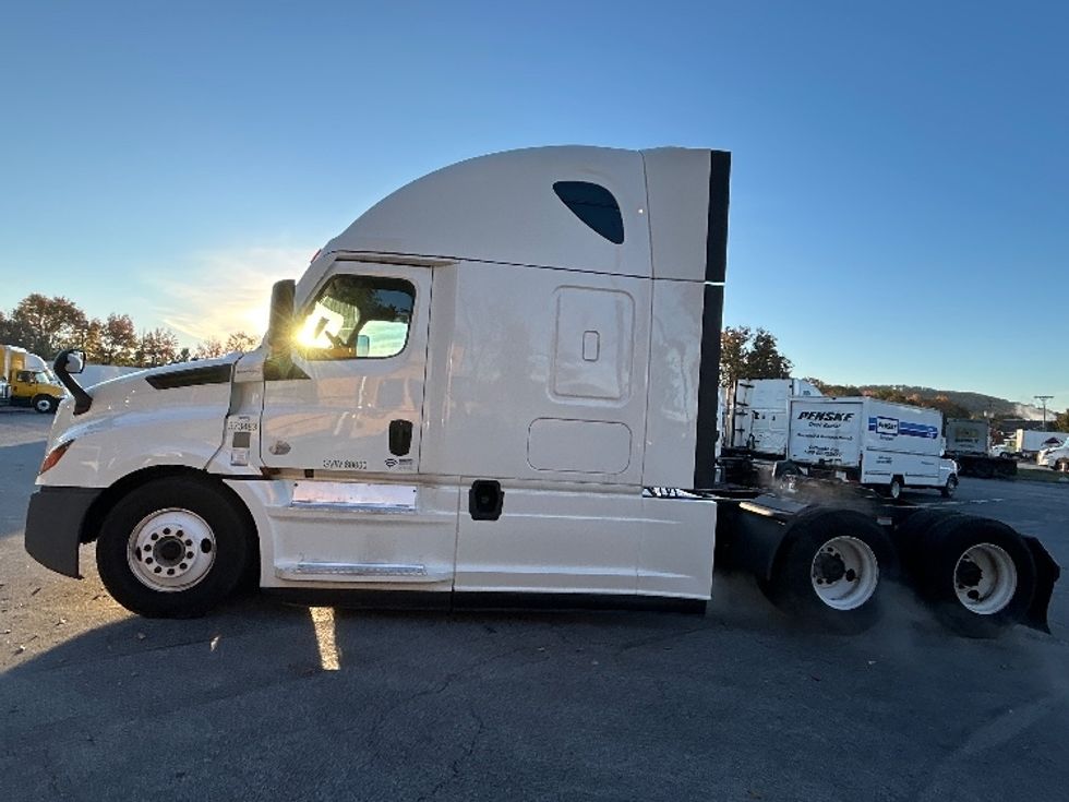 Sleeper Tractor-Heavy Duty Tractors-Freightliner-2020-T12664ST-Chattanooga-TN-465,498\n\t\tmiles-$ 65,250 - Image 4