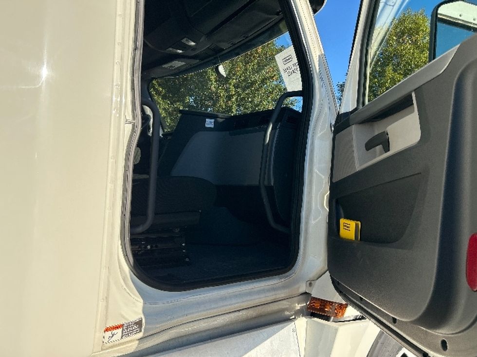 Sleeper Tractor-Heavy Duty Tractors-Freightliner-2020-T12664ST-Chattanooga-TN-480,659\n\t\tmiles-$ 64,500 - Image 13