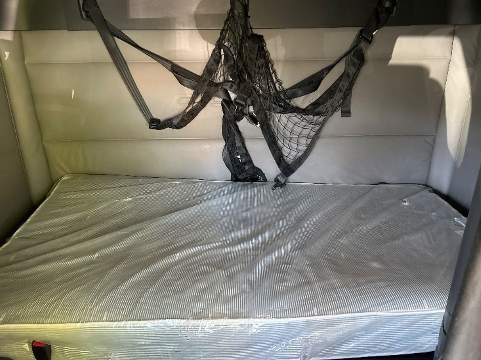 Sleeper Tractor-Heavy Duty Tractors-Freightliner-2020-T12664ST-Chattanooga-TN-480,659\n\t\tmiles-$ 64,500 - Image 16