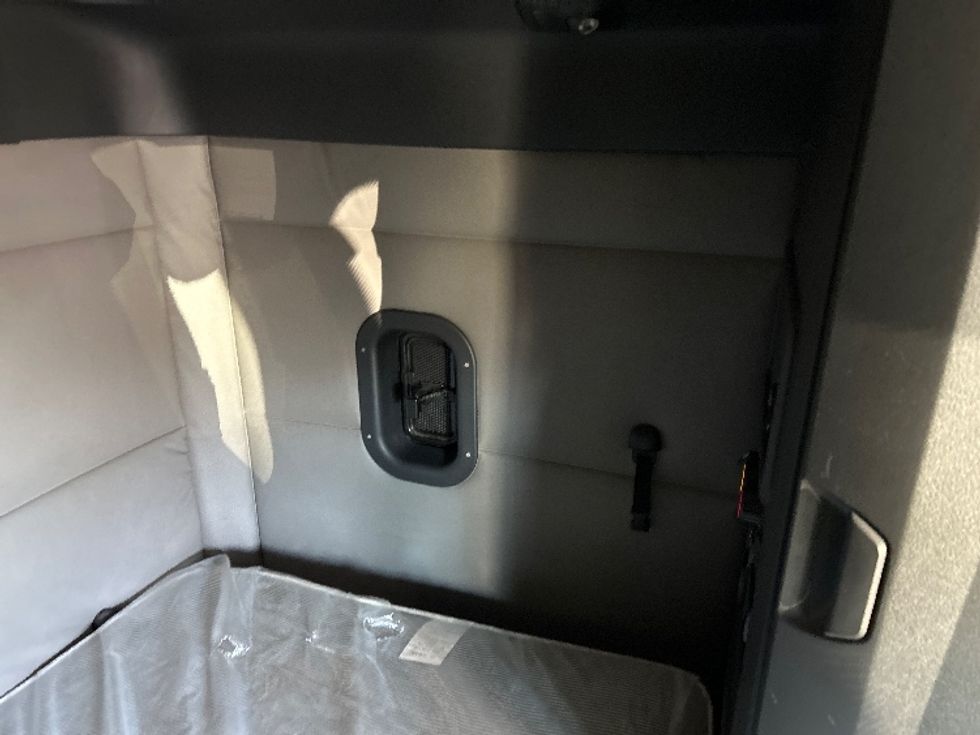 Sleeper Tractor-Heavy Duty Tractors-Freightliner-2020-T12664ST-Chattanooga-TN-480,659\n\t\tmiles-$ 64,500 - Image 18