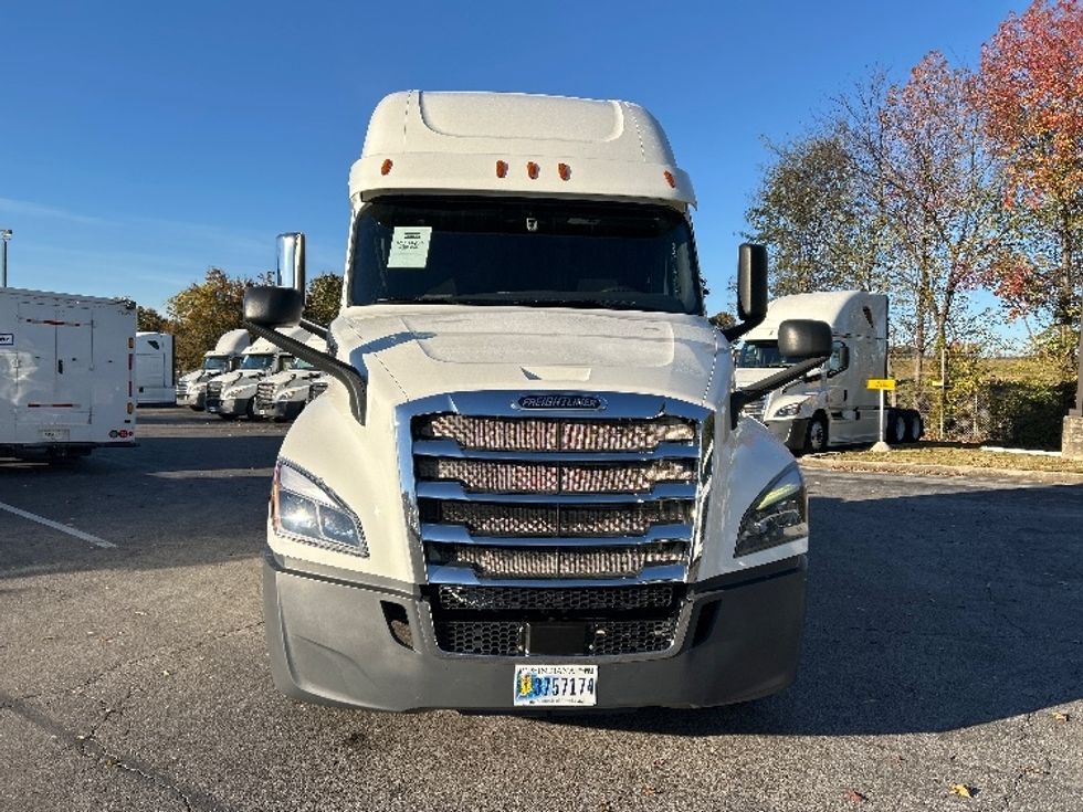 Sleeper Tractor-Heavy Duty Tractors-Freightliner-2020-T12664ST-Chattanooga-TN-480,659\n\t\tmiles-$ 64,500 - Image 2