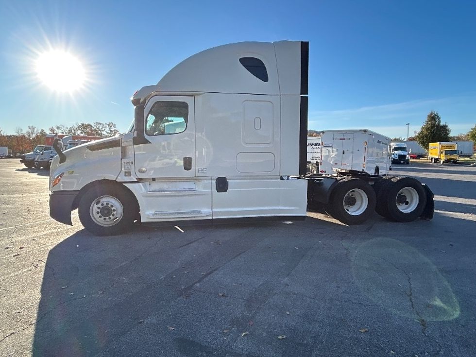 Sleeper Tractor-Heavy Duty Tractors-Freightliner-2020-T12664ST-Chattanooga-TN-480,659\n\t\tmiles-$ 64,500 - Image 4