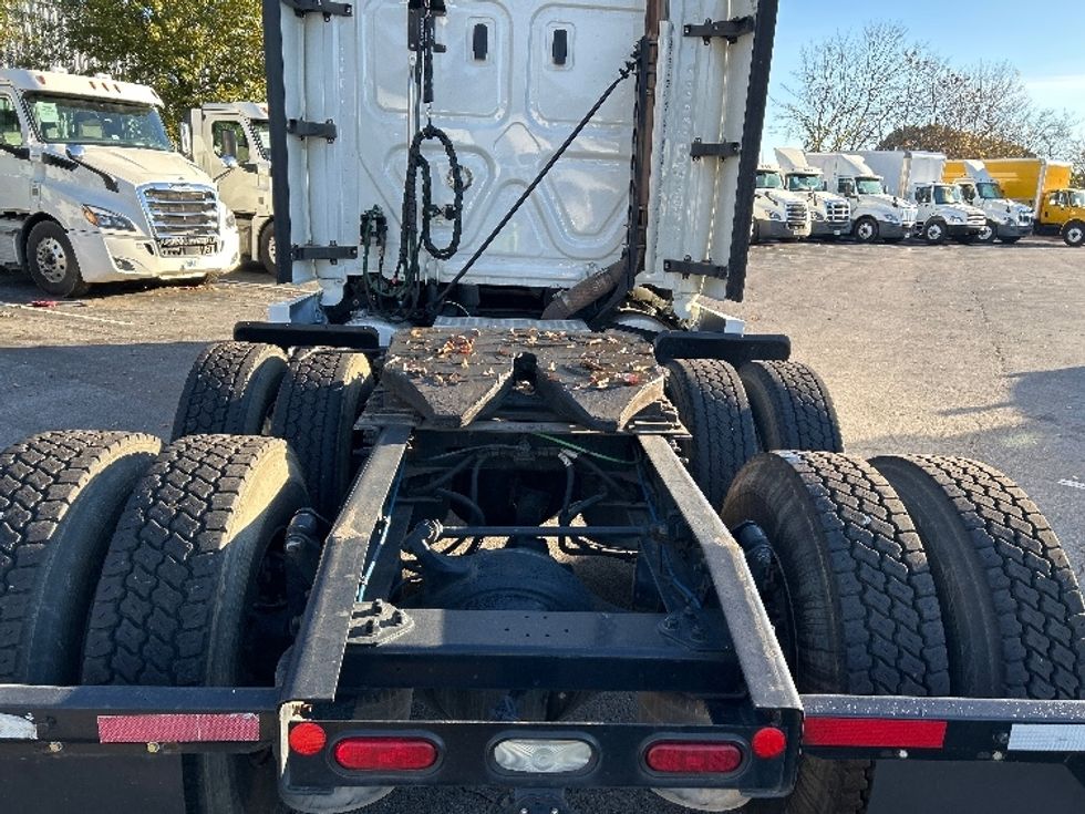 Sleeper Tractor-Heavy Duty Tractors-Freightliner-2020-T12664ST-Chattanooga-TN-480,659\n\t\tmiles-$ 64,500 - Image 6