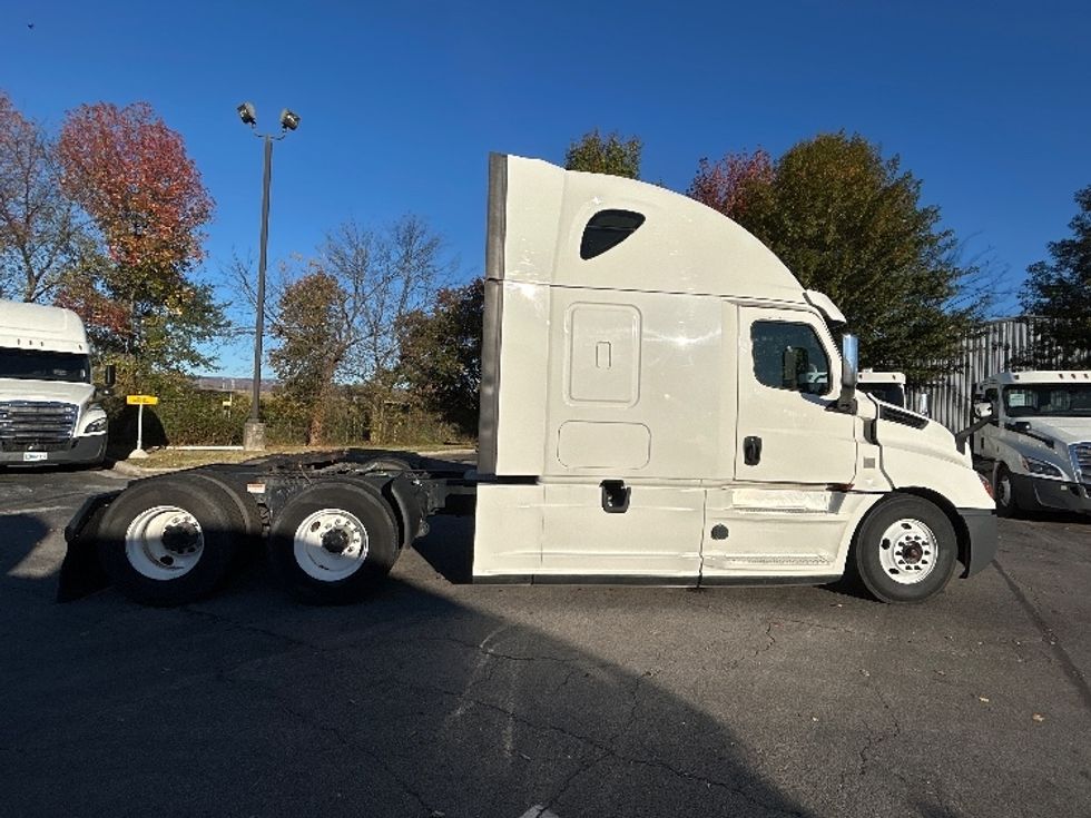 Sleeper Tractor-Heavy Duty Tractors-Freightliner-2020-T12664ST-Chattanooga-TN-480,659\n\t\tmiles-$ 64,500 - Image 8