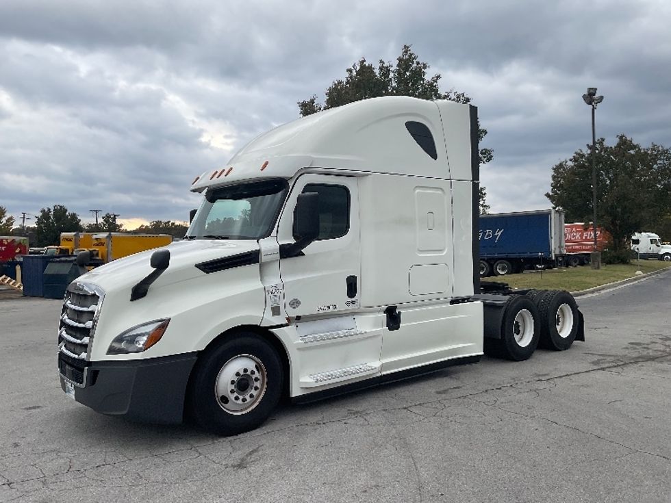 Sleeper Tractor-Heavy Duty Tractors-Freightliner-2020-T12664ST-Chattanooga-TN-498,905\n\t\tmiles-$ 64,750 - Image 1
