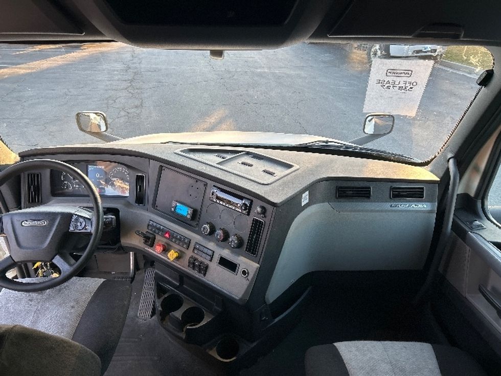 Sleeper Tractor-Heavy Duty Tractors-Freightliner-2020-T12664ST-Chattanooga-TN-498,905\n\t\tmiles-$ 64,750 - Image 12