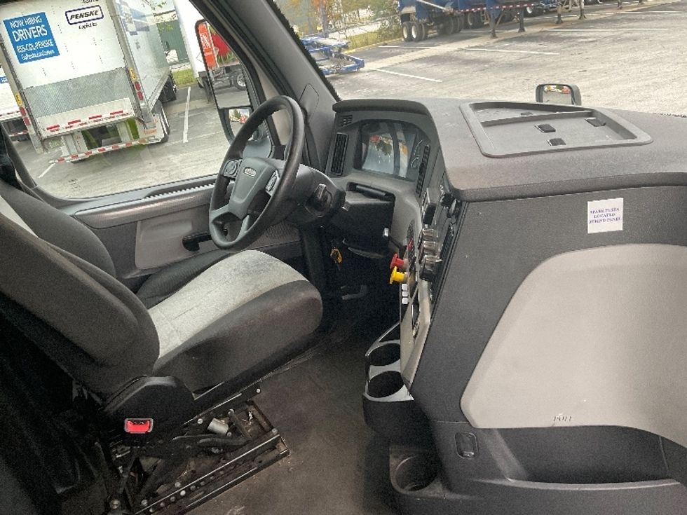 Sleeper Tractor-Heavy Duty Tractors-Freightliner-2020-T12664ST-Chattanooga-TN-498,905\n\t\tmiles-$ 64,750 - Image 15